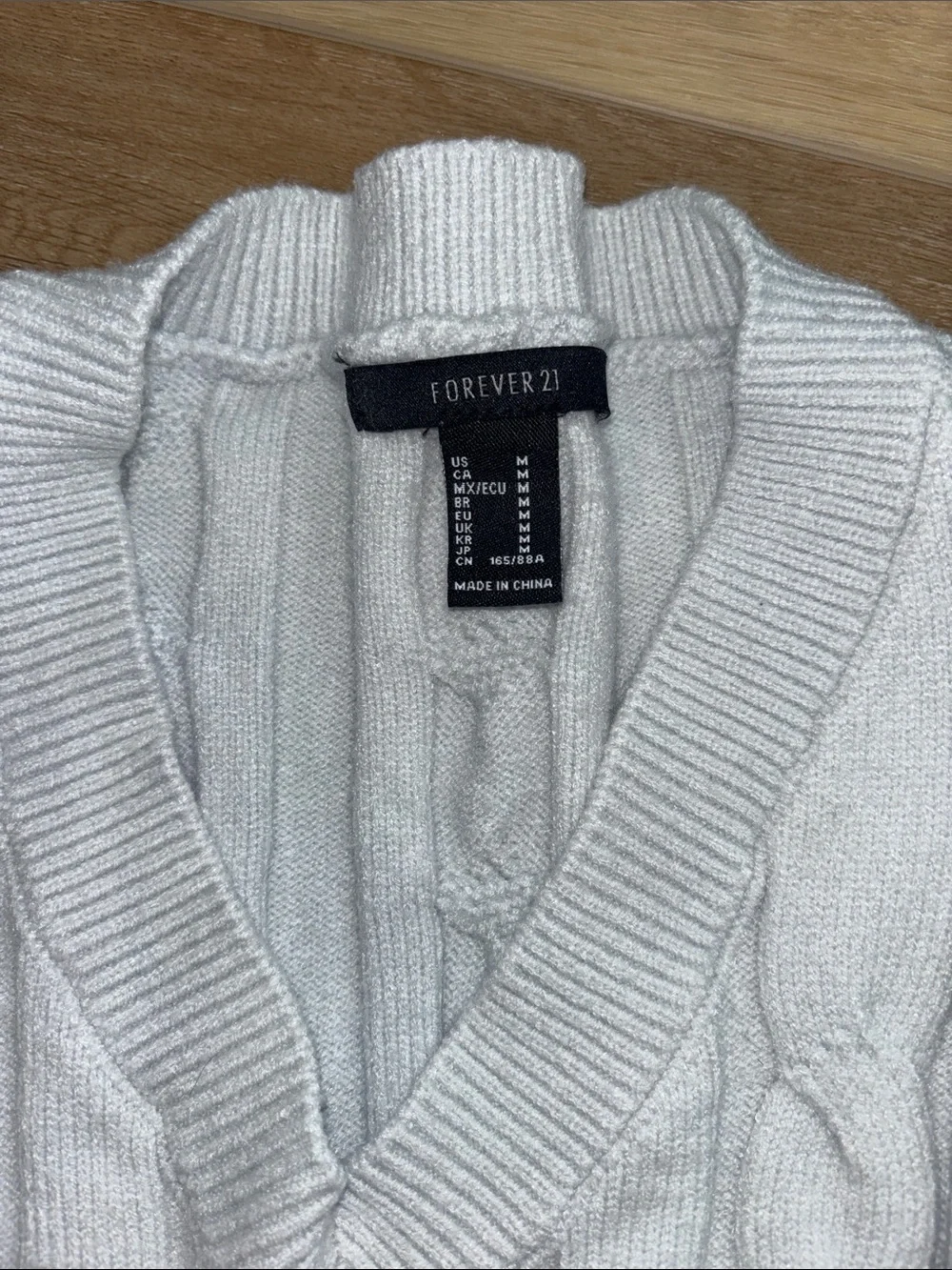 Cable Knit V-Neck Cropped Sweater - light Blue - Picture 2 of 3